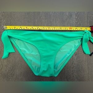 LIKE NEW AERIE LIME GREEN BIKINI BOTTOMS - Size Medium SKU:24